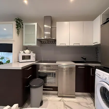 2 Pieces Au Centre De Proche Palais Διαμέρισμα *