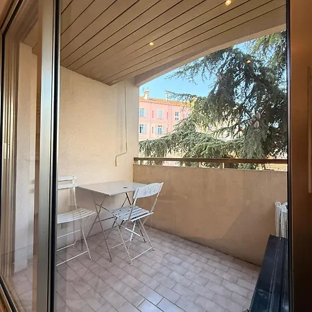 2 Pieces Au Centre De Proche Palais Κάννες