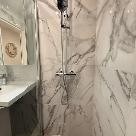 Appartement 2 Pièces Au Centre De Proche Palais Cannes
