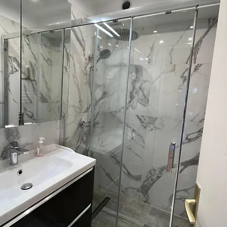 2 Pièces Au Centre De Proche Palais Appartement *